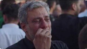 توفت زوجته أثناء الولادة دفعه ان يتزوج صديقتها الطبيبة التى ولدتها.. وفى ليلة الزفاف اكتشف مفاجأة قاتلة جعلته ينهار