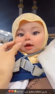 أصغر معتمرة في بيت الله الحرام تذيب قلوب رواد مواقع التواصل بسبب جمالها