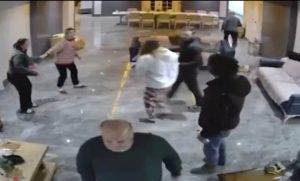 هـ ،ـلع ورعـ ،ـب داخل منزل لحظة ضـ ـ،رب الز،لز،ال قبل قليل