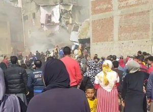 البيت كله نزل على الأرض في لحظة.. انـ.ـهيـ.ـار منزل بالبحيرة وأسرة كاملة تحت الأنـ.ـقـ.ـاض.. اللهم أحسن خاتمتنا