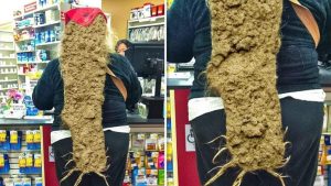 هـ.ـذه الـ.ـمـ.ـرأة لـ.ـم تـ.ـغـ.ـسـ.ـل شـ.ـعـ.ـرها مـ.ـنذ أكـ.ـثر من 65 عـ.ـامًـ.ـا.. والـ.ـسـ.ـبب لا يـ.ـصـ.ـدق