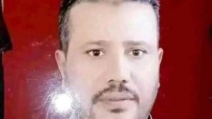 كان عاوز يفرح عياله.. أب أثناء تعليق زينة رمضان بمركز السنطة بالغربية