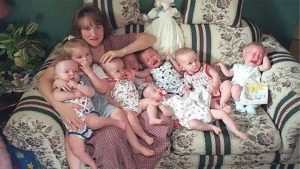 ام أنجبت 7 أطفال توأم انظروا كيف أصبحوا بعد 25 سنة
