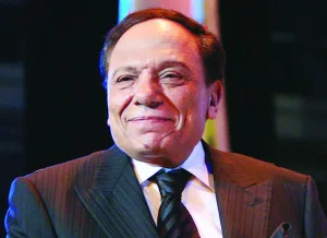 هذه هي زوجة عادل إمام التي فضلها على جميع فنانات السينما.. شاهدوا كيف ظهرت بجانب الزعيم وفاجأت الجميع في أخر ظهور