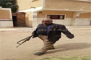 تفاصيل تجول مدير مدرسة " صعيدى جدع "فى قنا بالسلاح فى فناء المدرسة بالسلاح لحفظ الأمن