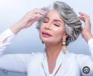 «قولتها إبنك بيكلمني» سوسن بدر تزوجت نجل صديقتها الفنانة الشهيرة.. لن تصدق فارق السن!