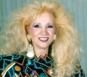 الفستان الذي أصرت الفنانة صباح على الدفن بهِ بدل الكفن..