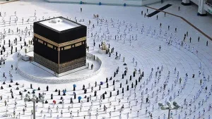 لماذا يطوف المسلمون حول الكعبة من اليسار عكس عقارب الساعة