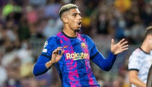 رونالد أراخو يوضح السبب وراء استمراره مع برشلونة والتجديد