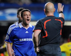 حكم مباراة برشلونة ضد تشيلسي يعترف بأخطائه بعد 13 عاماً من المباراة