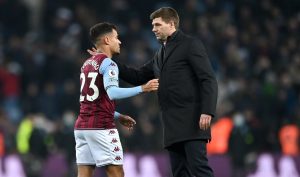 جيرارد مدرب أستون فيلا يزف خبراً ساراً لبرشلونة