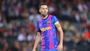 حرب التصريحات .. بوسكيتس يهاجم إدارة برشلونة بشكل علني