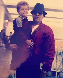 هذا الطفل برفقة سعيد صالح أصبح فنان شهير.. خمن من هو؟