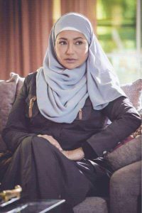 بعد أن شارفت على عمر ال 60 .. الفنانة ليلى علوي ظهرت بدون فيلتر