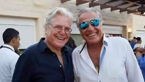 تفاصيل المكالمة الهاتفية التى استقبلها حسين فهمي من شقيقه الراحل