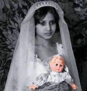 كان عمرها عشر سنوات حينما ژفت إلى عريسها الذي يبلغ من العمر 38 عاما