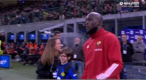 Video: Inter Milan fans shock Lukaku with a strange and shocking reception