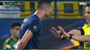 Video: Ronaldo gets madly angry at the match referee and Al-Nasr fans save the situation