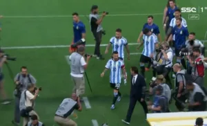 Video: The moment Messi and the Argentine national team players withdrew from the Brazil match and left the stadium because of the fans
