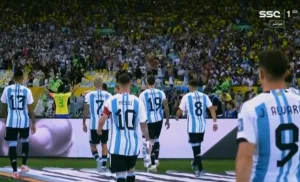 Video: A strange and crazy shot of Argentine fans causing a disaster before the start of the match