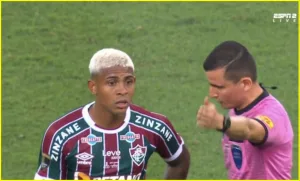 Watch the wonder happen with Fluminense player John Kennedy in the Libertadores final in a historical snapshot