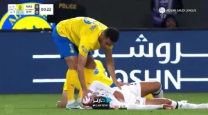Watch: The fastest injury in the history of football, a player from the Saudi League, and he left the field only 18 seconds after the start of the match.
